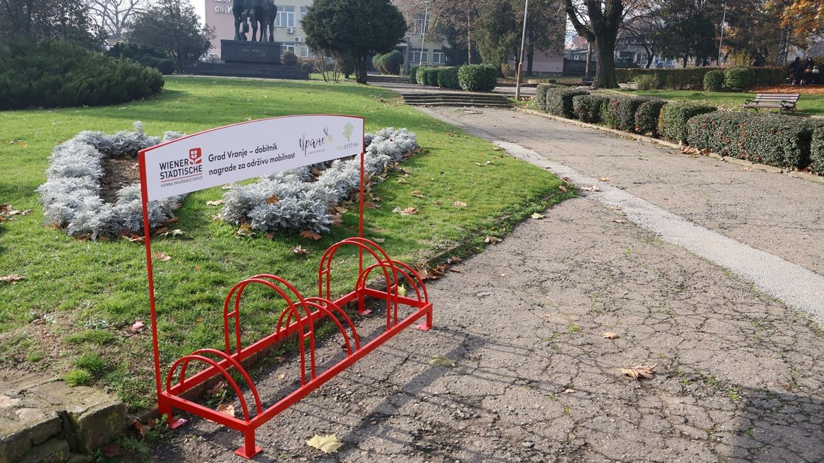 Na četiri lokacije u gradu postavljeni držači za bicikle