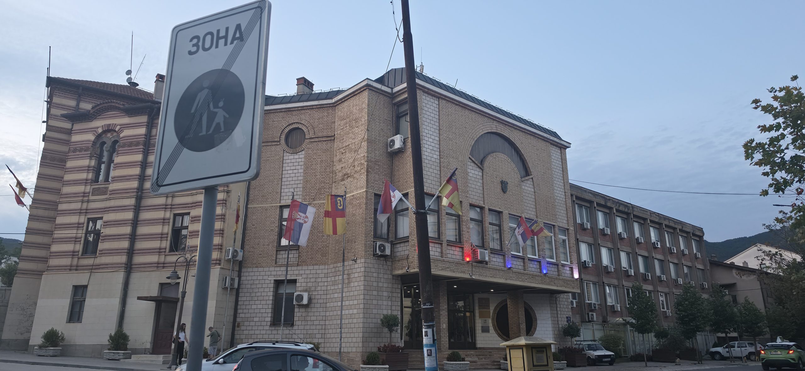 Redovan početak izbornog dana: U Vranju bez problema otvorena sva biračka mesta